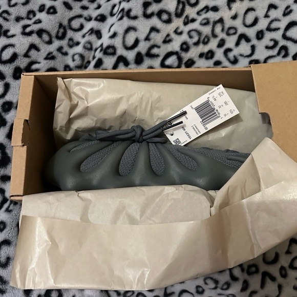 Adidas Yeezy 450 Gray Sneakers Knit Upper - Picture 4 of 7